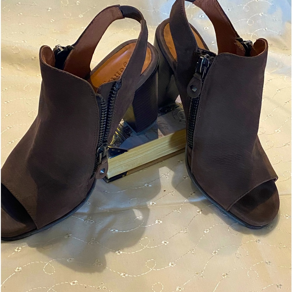 Gentle Souls by Kenneth Cole Size 9 M Cocoa Glitter  Suede Peep Toe Bootie